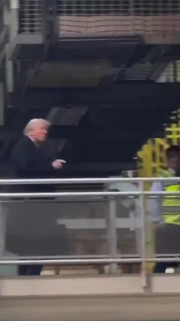 🚨 BOOM! President Trump FLIPS OFF and mouths "F- YOU" to a heckler at the Ford plant