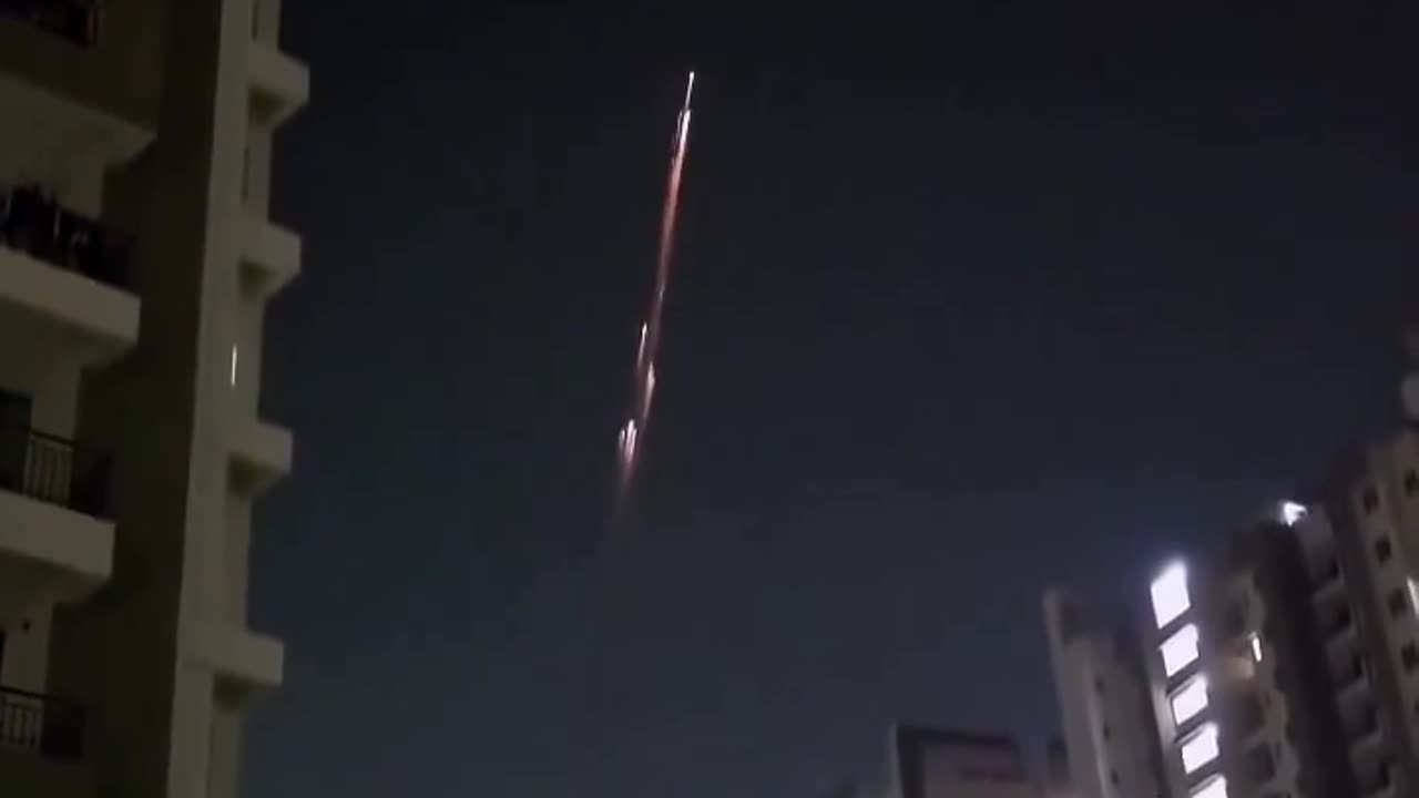 🤯✨ Rare Meteor Lights Up Delhi Sky! | FeedMyCuriosity