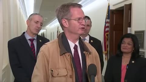 Bipartisan lawmakers push to ban congressional stock trading((11.19.2025))