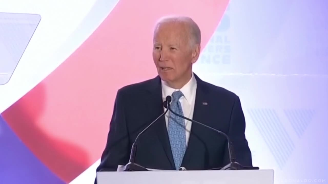 WHO DID THIS🤣IL DONALDO TRUMPO