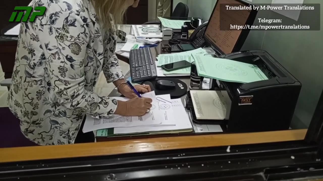 Dr. Liliana Zelada delivers the notarized act to the college of doctors.