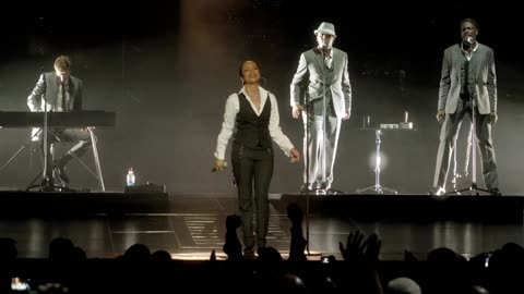 Smooth Operator - Sade (live)