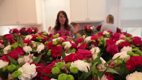 Surprising My Friend With 1000's of Flowers For Her Birthday! - YouTube