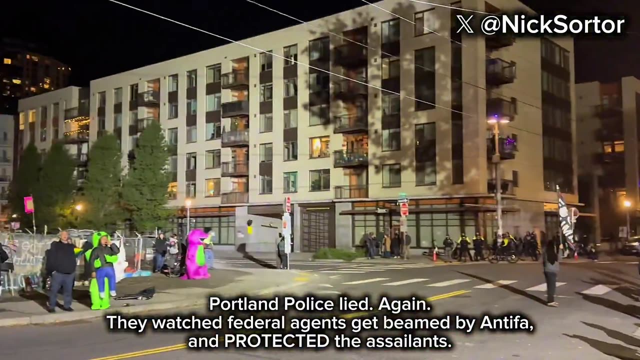 🚨 BREAKING: Portland Police just PROVIDED COVER to Antifa terrorists at ICE Portland