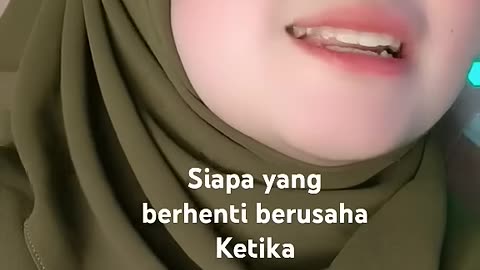 Perempuan cantik dengan suara yang sangat bagus