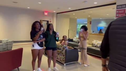 ♦️Black women chimping out at Myron🤣🍗