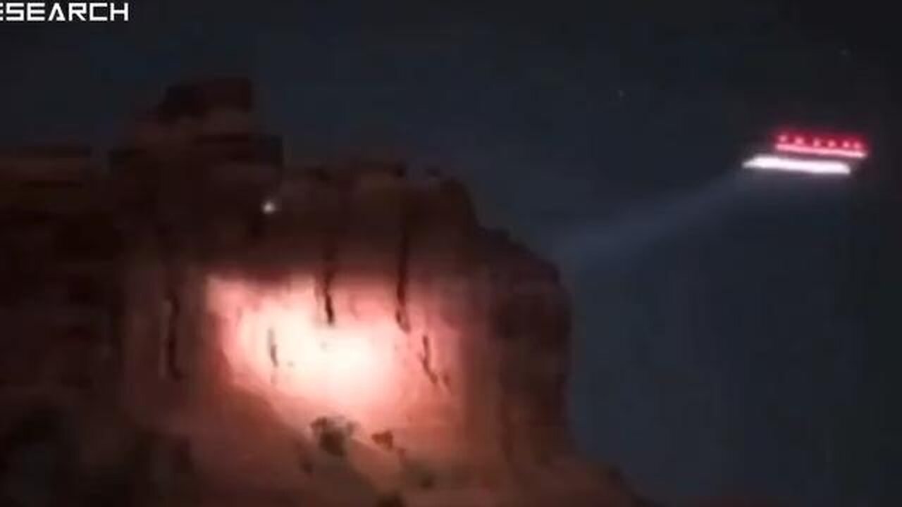 Jenined🔻UFO Research - Sedona, Arizona #ufo What do you think ？ 🤔UFO LIGHTS drone