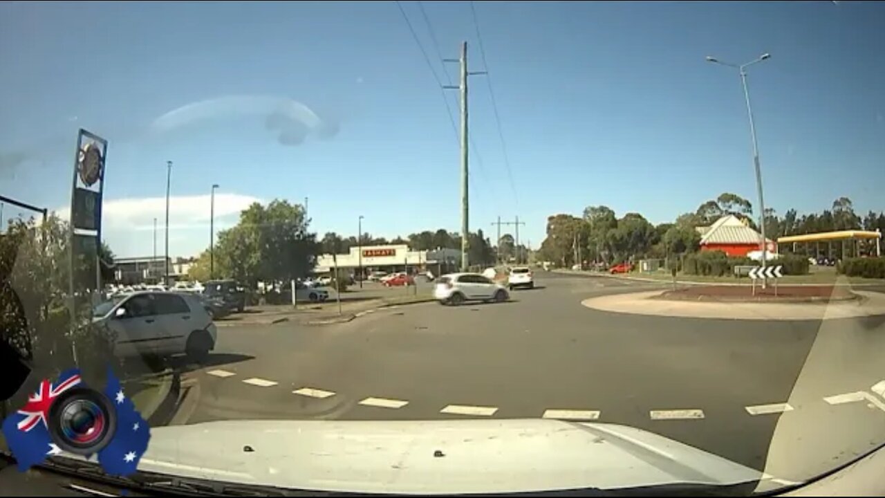 Aussiecams - Mt Annan roundabout dashcam accident