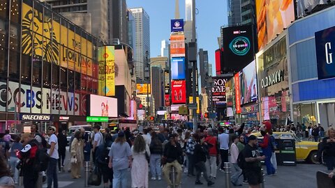 Walking Manhattan: $3 Haircut & Fat Black Woman Statue (Bryant Park & Times Square)