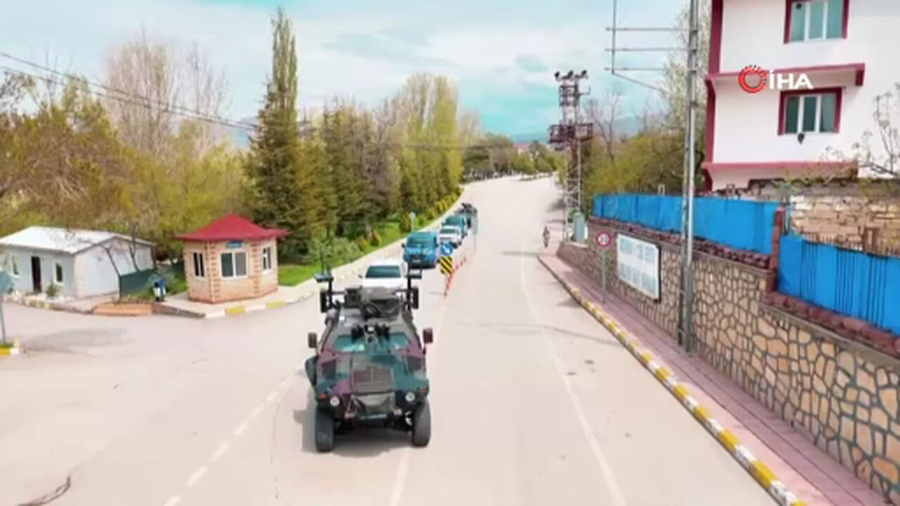 Evin çatısına kenevir ekti