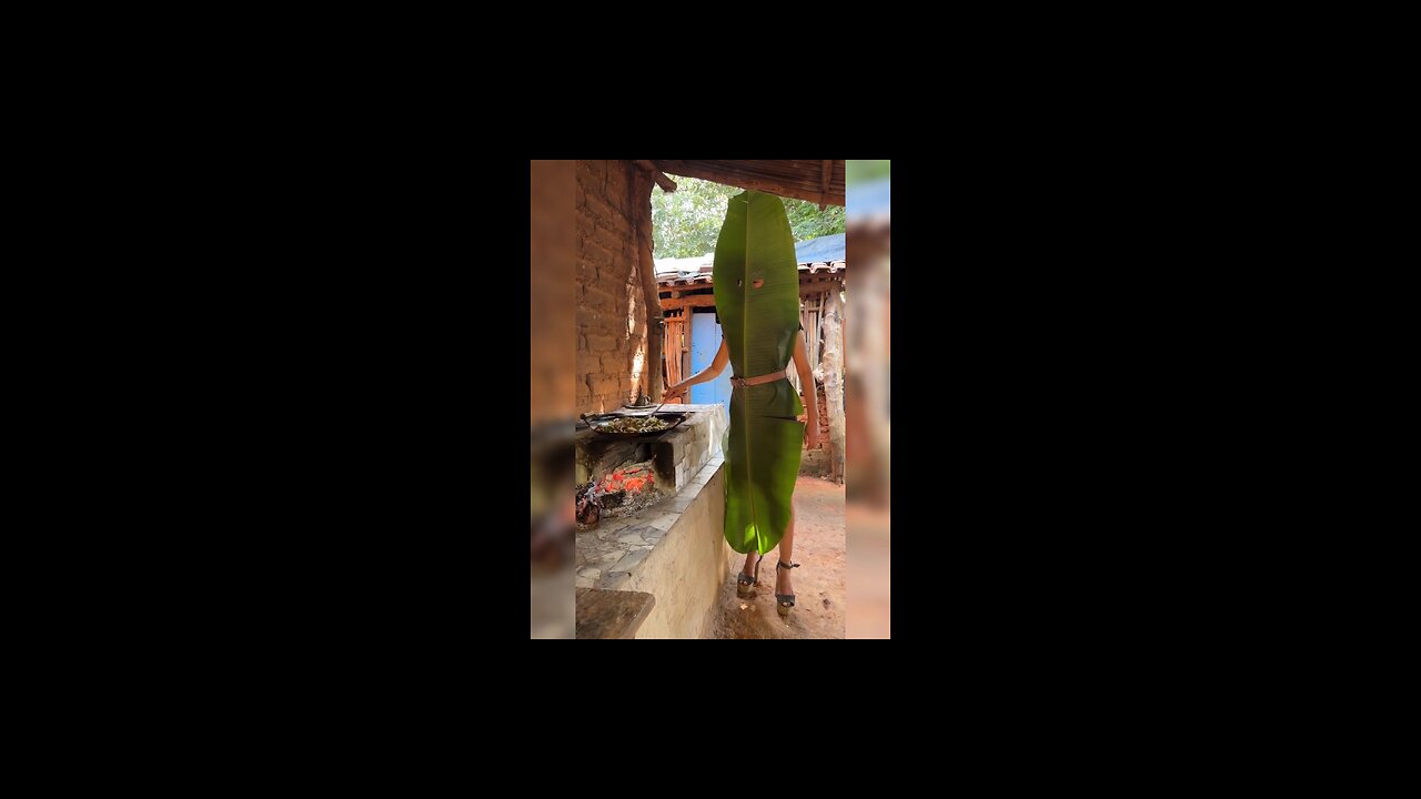 Banana Leaf Apron? Village Girl Cooks with Style! / Funny