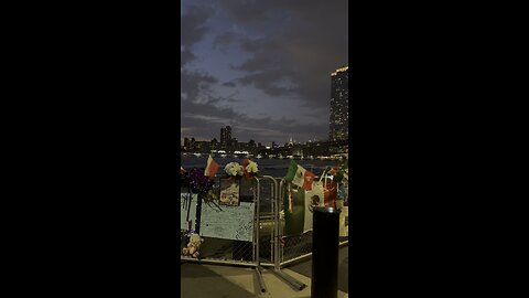 Visitando a los cadetes caídos del Buque Cuauhtémoc