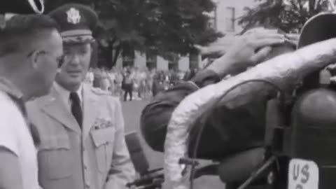 Demonstration of th... - Demonstration of the flying rocket belt, Fort Eustis, Virgin - 111-LC-45135