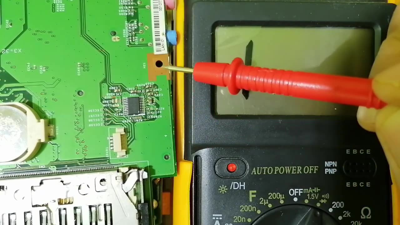 Complete Integrated Circuits ICs Testing tutorial - IC Pinout, IC Circuit Diagram - voltage tracking