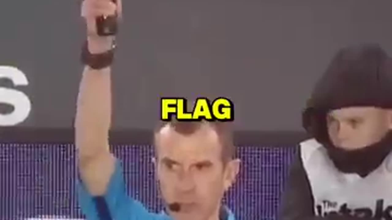 A smart player who didn't fall into the offside trap.😲😲