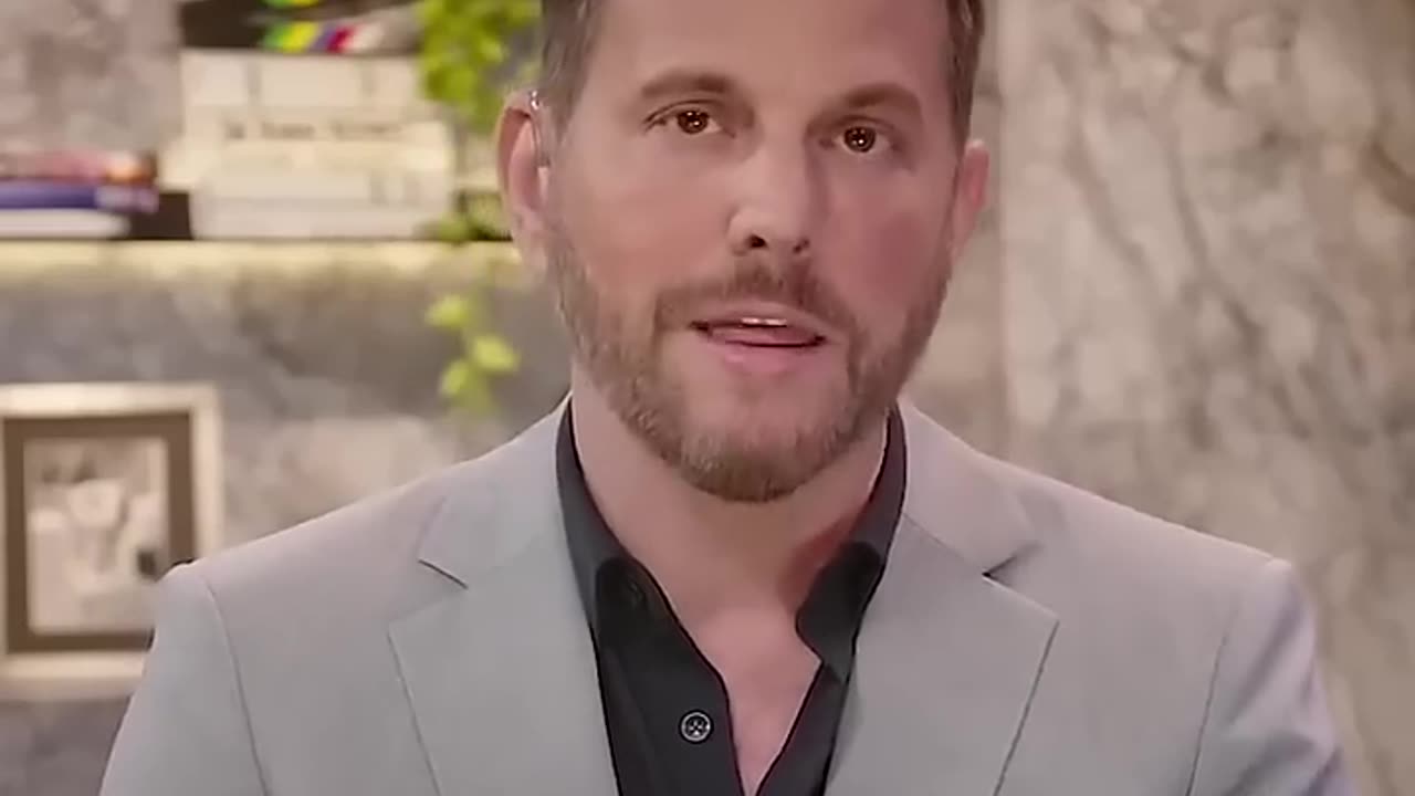 Crowd Goes Silent After Hearing Elon Musk Tell Ben Shapiro His Warning