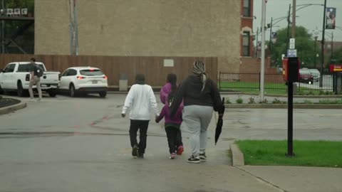 Chicago braced for National Guard as Donald Trump vows crime crackdown | BBC News