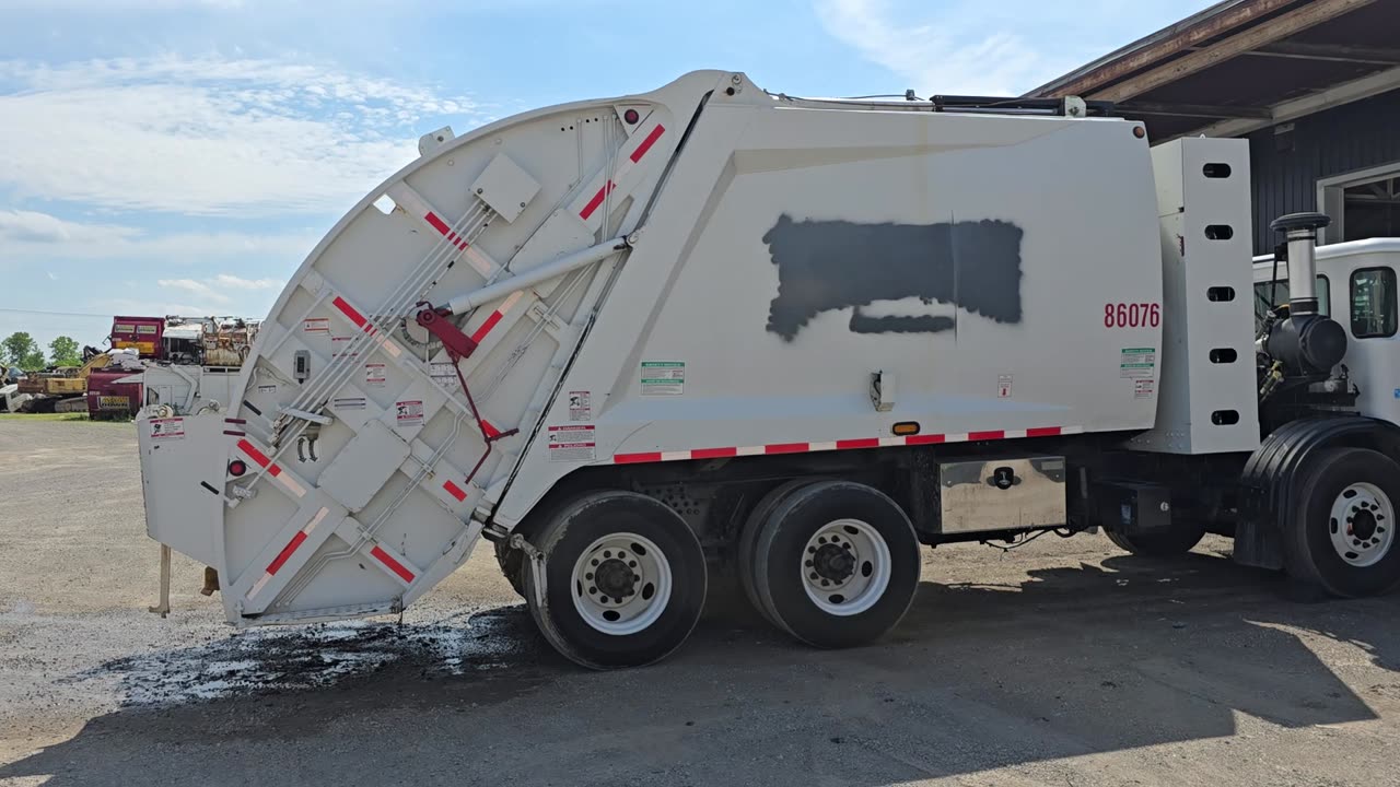 #1358 2011 McNeilus 20yd Rear Load Packer Body