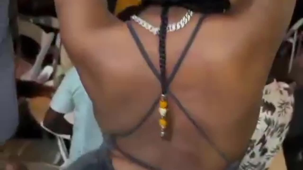 Sneaking a peek at me and my big butt.