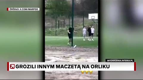Z maczetą na boisku