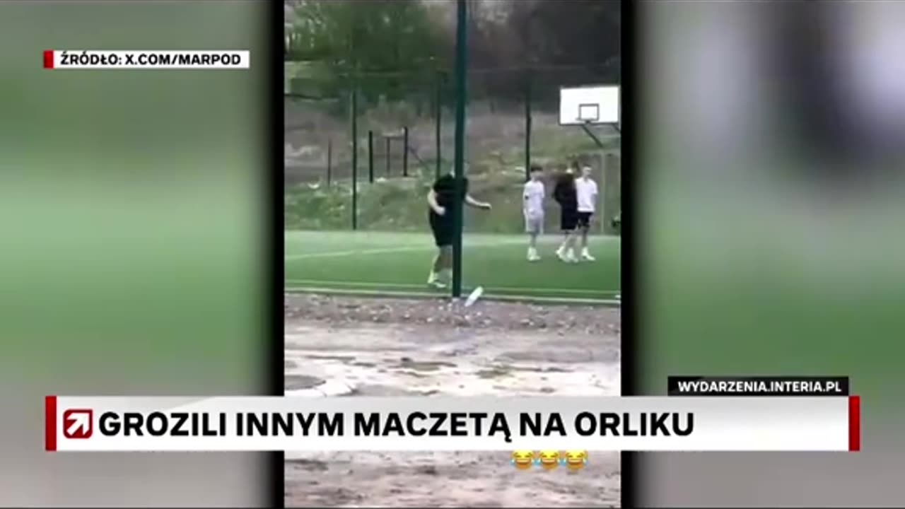 Z maczetą na boisku