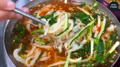 Even Company CEOs Line Up for This Soul Food! Legendary Market Noodles Korean Street Food