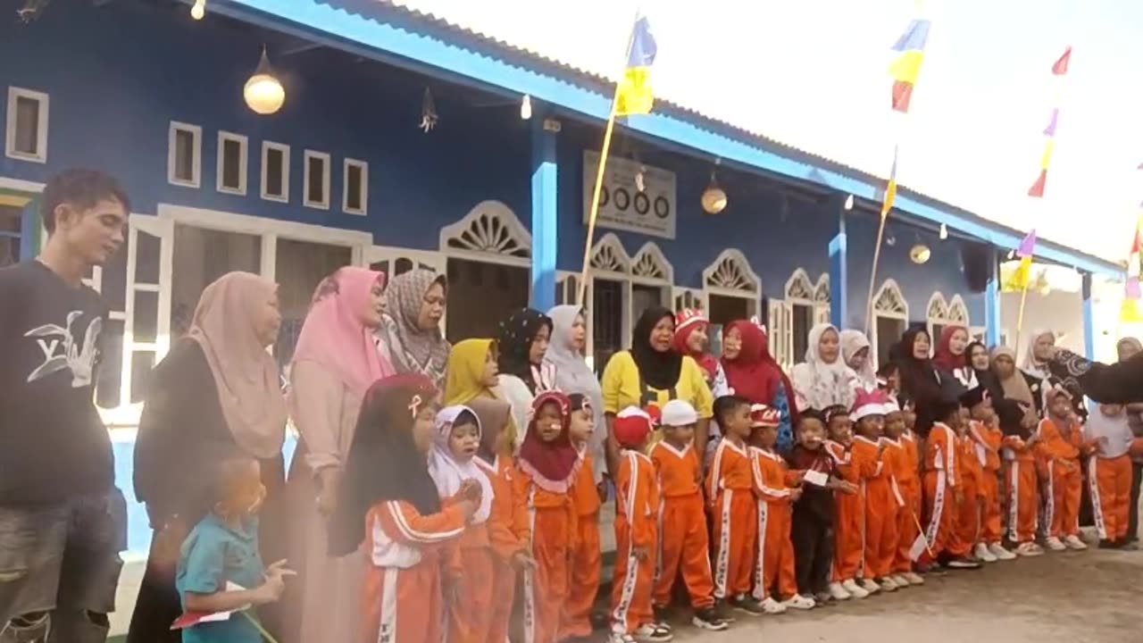 "Cute Preschoolers Compete in Front of School – Fun and Laughter All Around!"