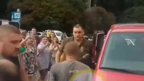 Beautiful! Kharkov people had enough of Zelensky’s kidnappers