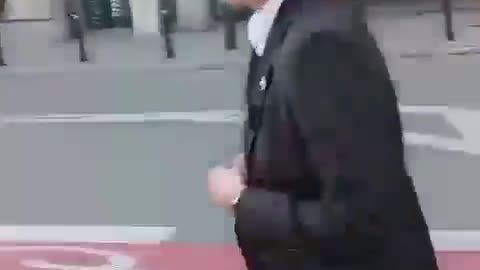 Kandydatka MagdaBiejat przyszła rozgonić manifestację prolife pod Abotakiem.