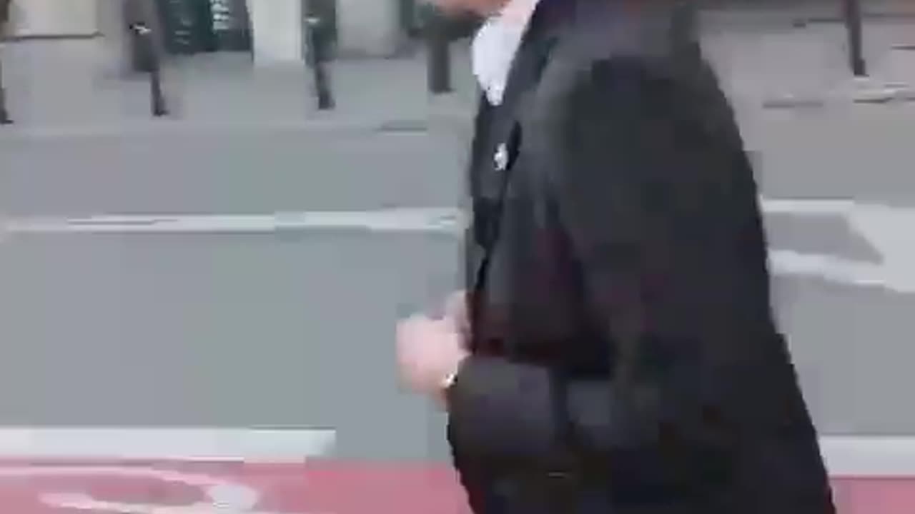 Kandydatka MagdaBiejat przyszła rozgonić manifestację prolife pod Abotakiem.