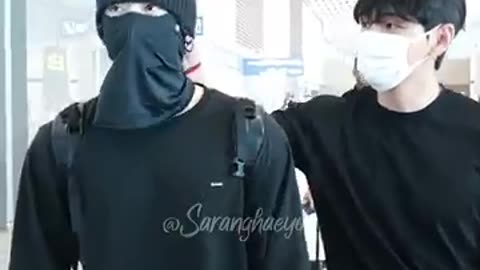 jungkook bts kpop airport 2025