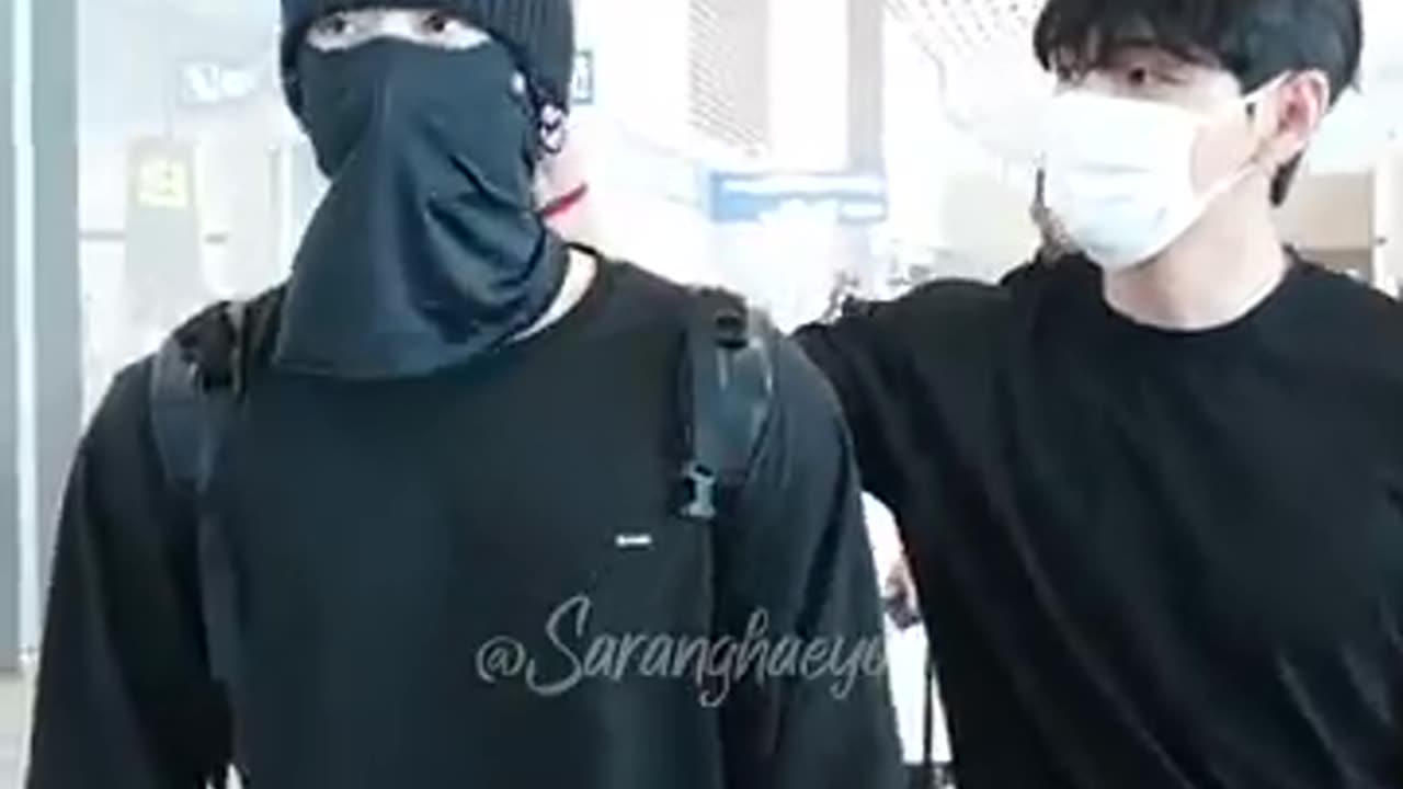 jungkook bts kpop airport 2025