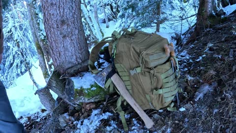 Building a COZY SNOW HUT in the deepest Winter to stay warm