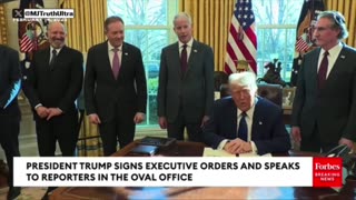 Howard Lutnick laughs nervously as Trump tells the story how he miraculously survived 9/11