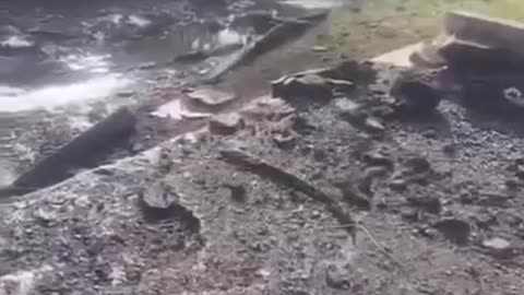 🚀 This morning, unknown missiles destroyed a bridge in the village of Snagost, Kursk Region.