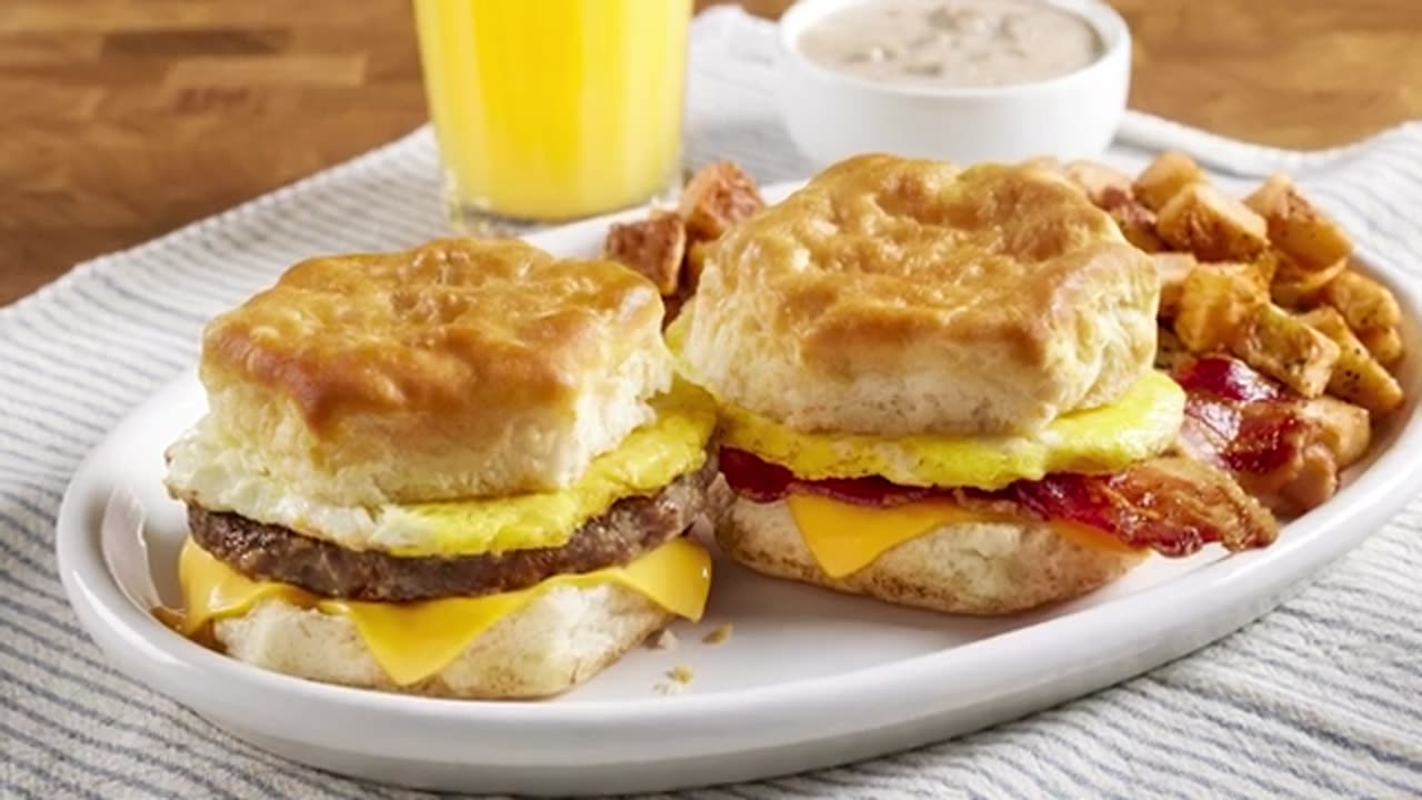 Cracker Barrel Vs Bob Evans Breakfast: The Winner Is Clear