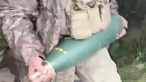 Ukraine Using WWII Artillery Guns