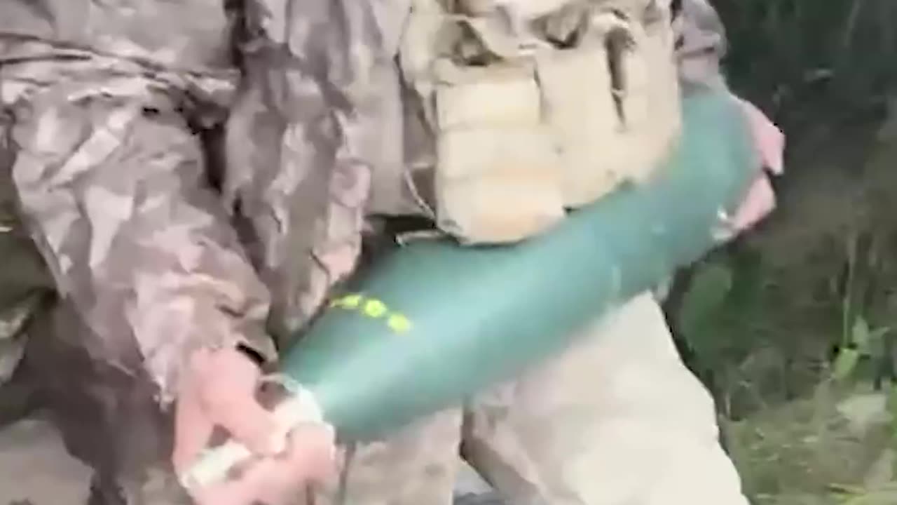 Ukraine Using WWII Artillery Guns