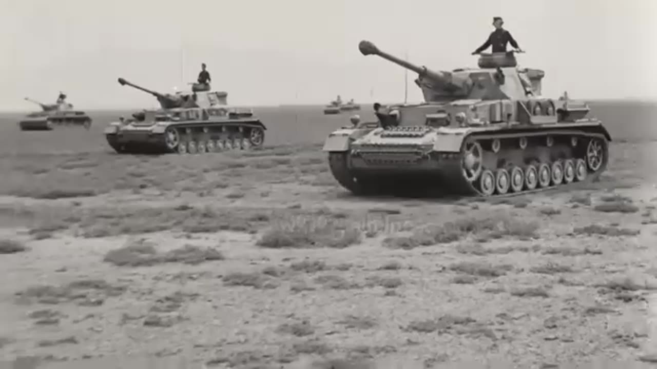 Panzer IV crews enjoy a break in the ocean