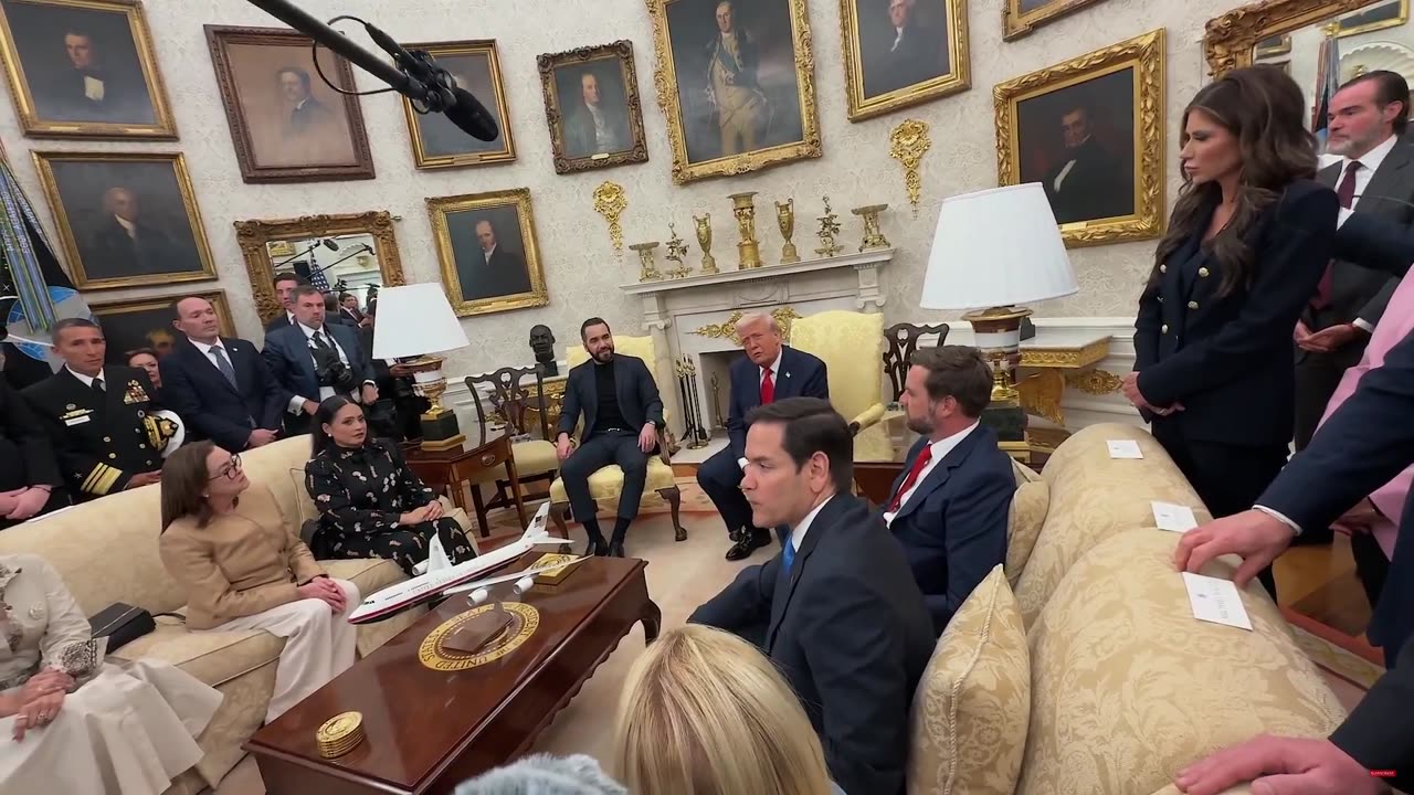 Ladies and gentlemen, The media!