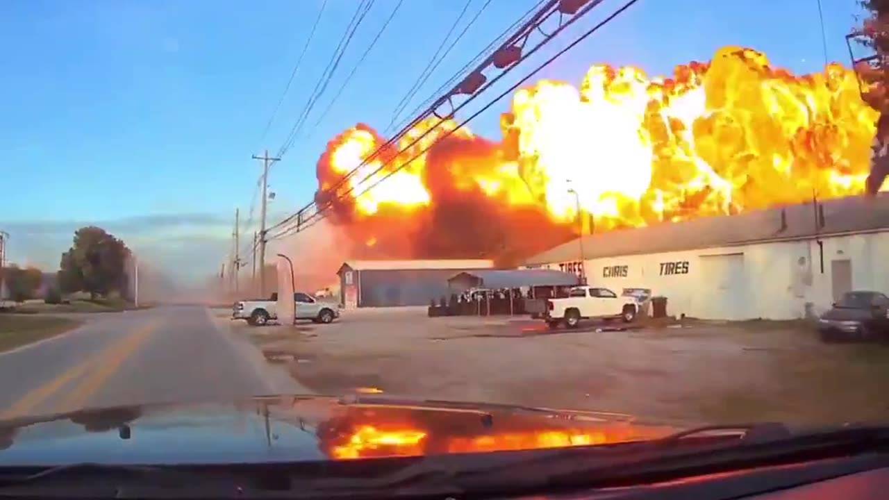 New dashcam video of the UPS cargo plane crashing