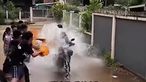 The Science Experiment You Didn’t Know You Needed: Motorcycle vs Water 😳💦