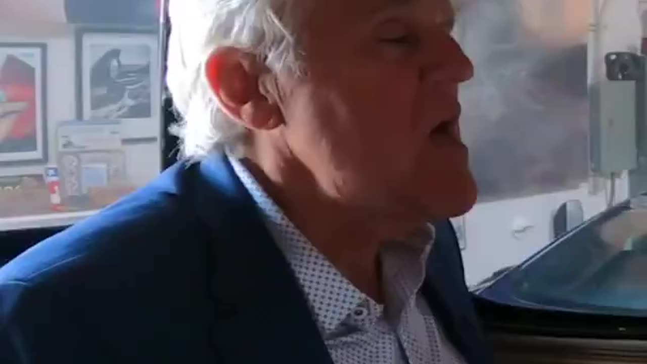 Jay Leno reveled Barrack Obama told him to lose his phone number when he became president.