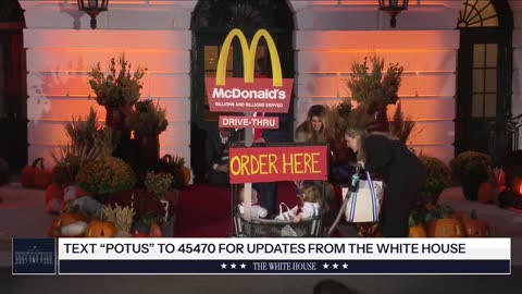 Former McDonald's employee hands out candy to trick-or-treaters in drive-thru costume 🍟 🍔