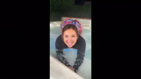 Hot TikTok Girl - Short 190