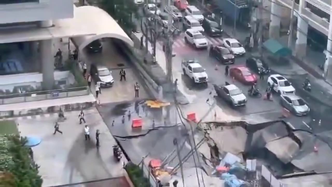 A huge sinkhole opened up this morning on a main street in the heart of Bangkok, Thailand.