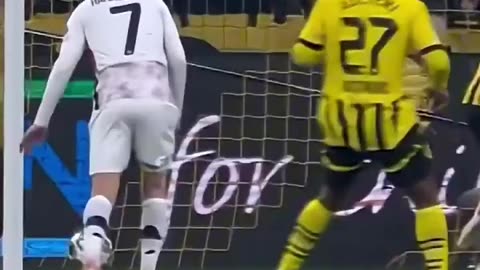 Does the ball touch the floor? 🤔