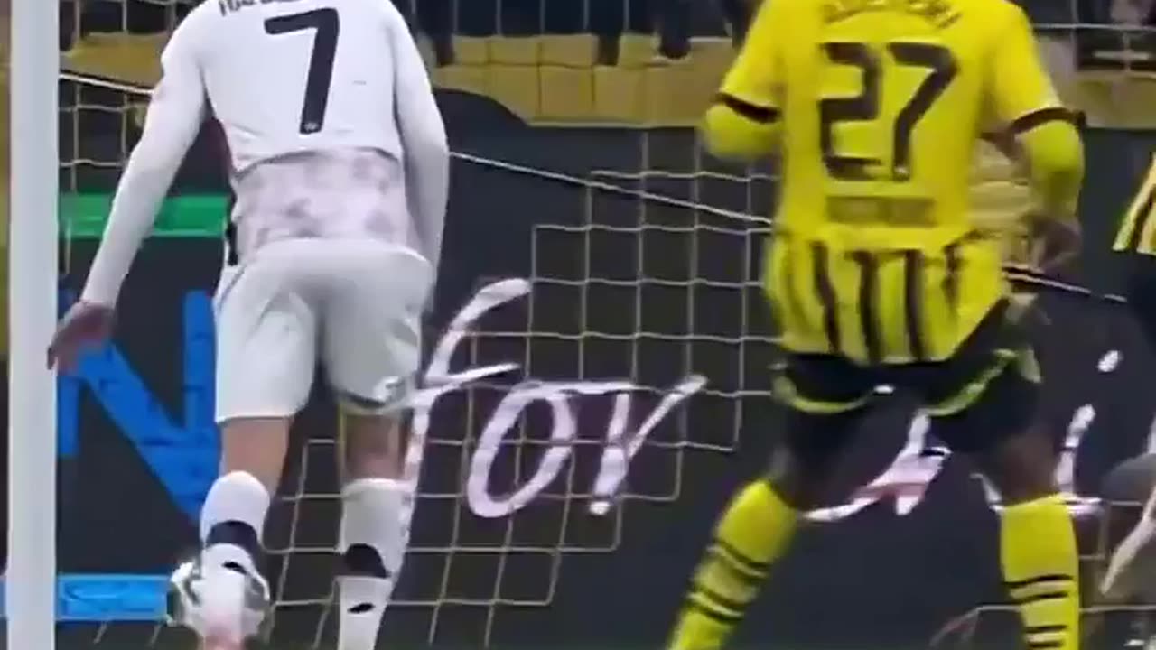 Does the ball touch the floor? 🤔