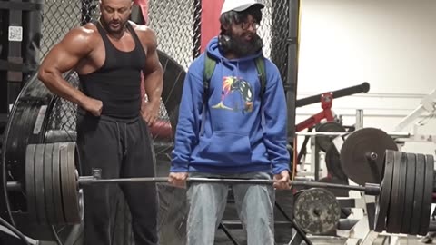 ELITE Powerlifter ANATOLY Use FAKE WEIGHTS in GYM PRANK #anatoly #fitness #gym