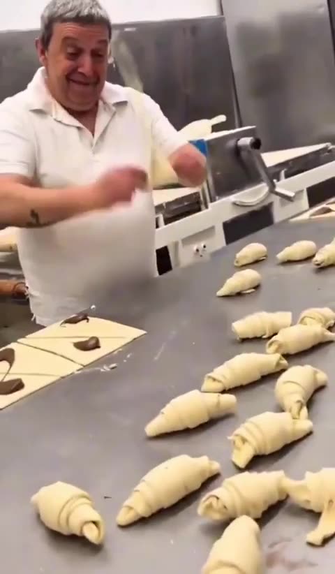 Croissant Folding Mastery: See the Ultimate Skill in Action!